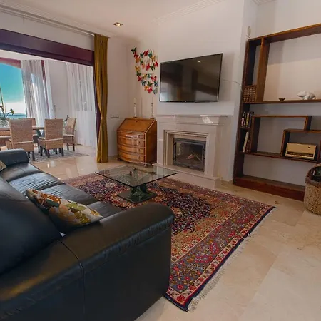 Incredible House With Magnificent Sea Views And Private Garden In Benahavis Εστεπόνα