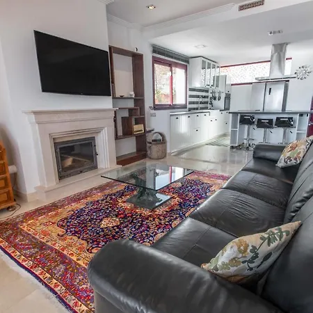 Incredible House With Magnificent Sea Views And Private Garden In Benahavis Εστεπόνα