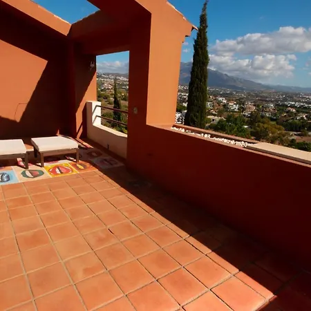 Incredible House With Magnificent Sea Views And Private Garden In Benahavis Εστεπόνα