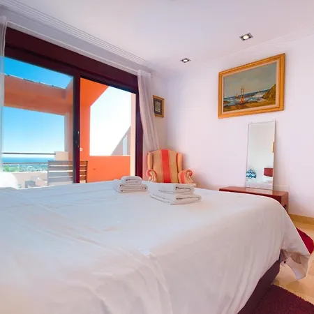 Incredible House With Magnificent Sea Views And Private Garden In Benahavis Εστεπόνα